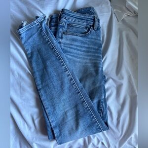 American Eagle Light Wash Skinny Jeans